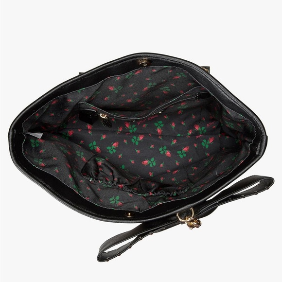 Closure type
Clamp
Outer material
Leather
Style
Tote Bag
Number of pockets
3 - Picture 5 of 9